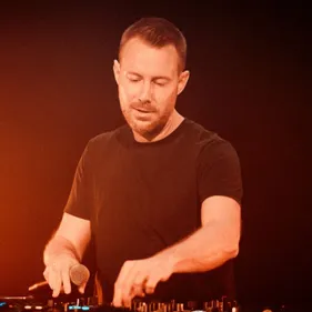 Tournée génération 90-2000 : Interview avec DJ Mast en soirée à...