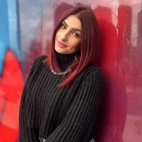 Découvrez Noem, l'artiste polyvalente de la pop française