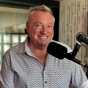 Il vous explique les messages cachés derrière les chansons