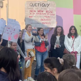 Ils disent non aux fermetures de classes