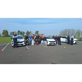 Opération 10 de conduite jeune