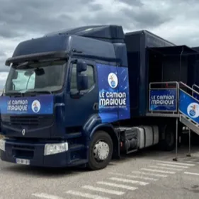 Le Camion Magique de l'Association Petits Princes.
