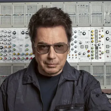 JEAN-MICHEL JARRE ANNONCE UNE TOURNÉE POUR LES 50 ANS D’OXYGÈNE