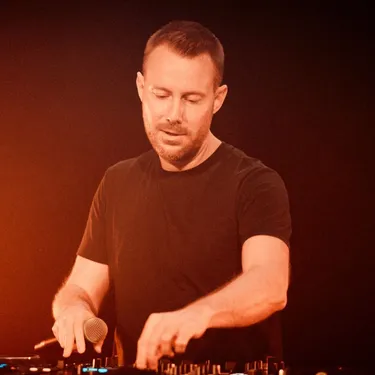 Tournée génération 90-2000 : Interview avec DJ Mast en soirée à...