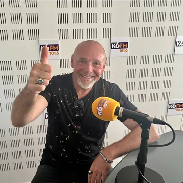 Le chanteur Christophe Hudeley rend hommage à l'icône Johnny Hallyday