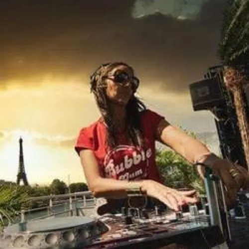 HAPPY HOUR DJ : NATALY K