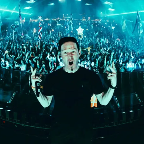 DARUDE VIENT DE TOUCHER À L’INTOUCHABLE « SANDSTORM » !