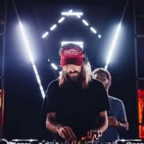 HAPPY HOUR DJ : BREAKBOT