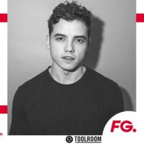 HAPPY HOUR DJ : KC LIGHTS