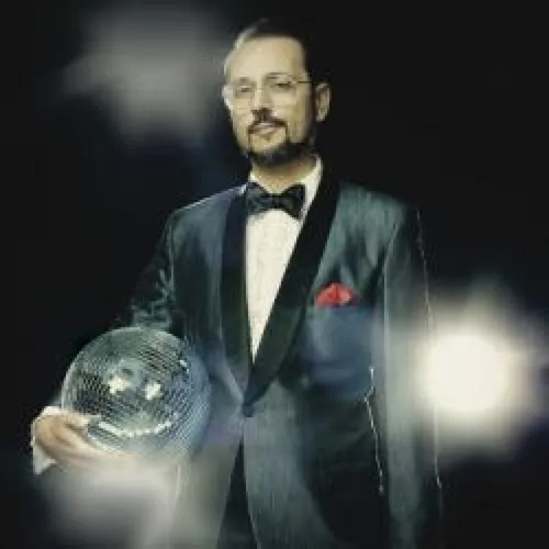 LE CHIC OF DIMITRI FROM PARIS