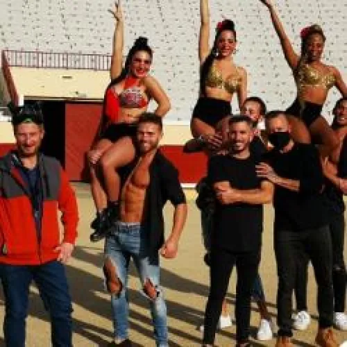 HAPPY HOUR DJ : GREEN & RED