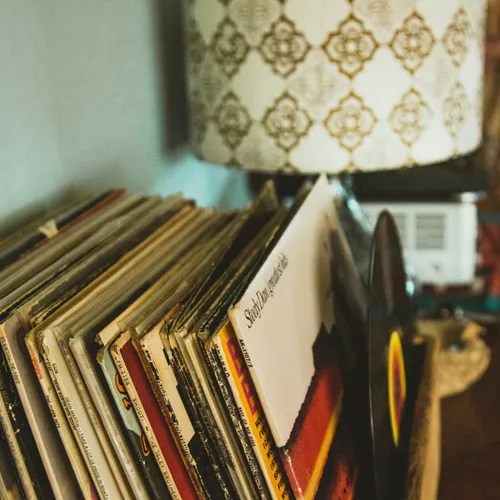 FG MUSIC STORY QUELQUES HITS ICONIQUES DU DÉBUT DES ANNÉES 2000 :...