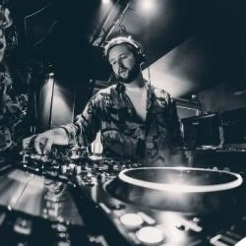 HAPPY HOUR DJ : KRAMDER