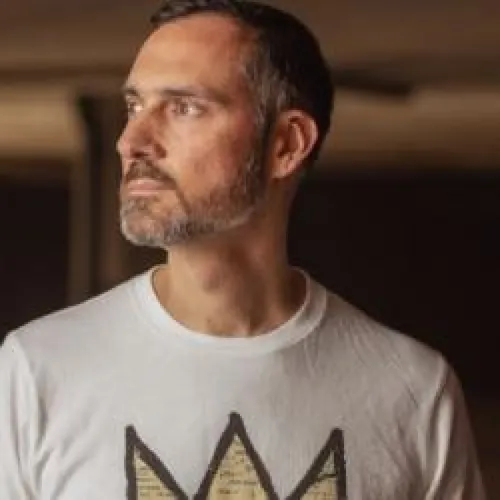 HAPPY HOUR DJ : SEAMUS HAJI