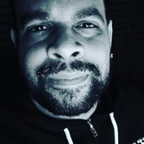 HAPPY HOUR DJ : MR.V