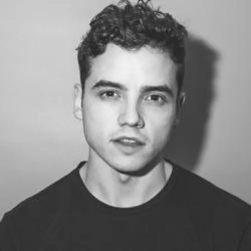 HAPPY HOUR DJ : KC LIGHTS