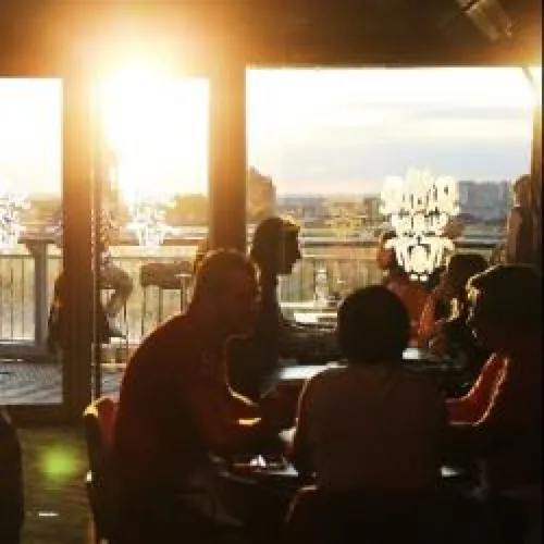 FG INVITE : MA BICHE SUR LE TOIT