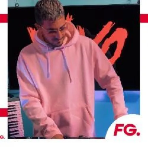 HAPPY HOUR DJ : CLYDE P