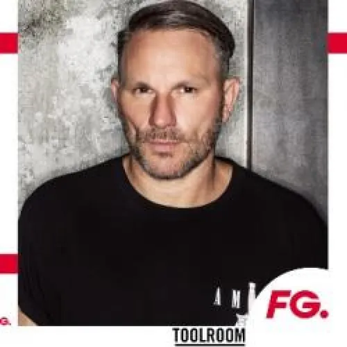 HAPPY HOUR DJ : MARK KNIGHT