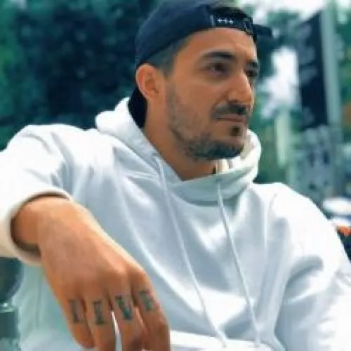 HAPPY HOUR DJ : CLYDE P