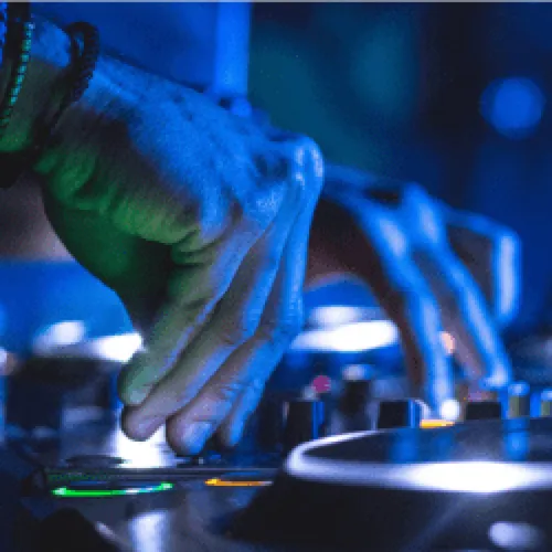 FG INVITE : LE CAFE OZ