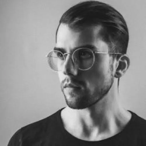 HAPPY HOUR DJ : STONE VAN BROOKEN