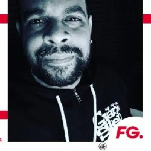 HAPPY HOUR DJ : MR.V