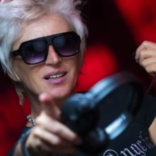 HAPPY HOUR DJ : BENJI DE LA HOUSE