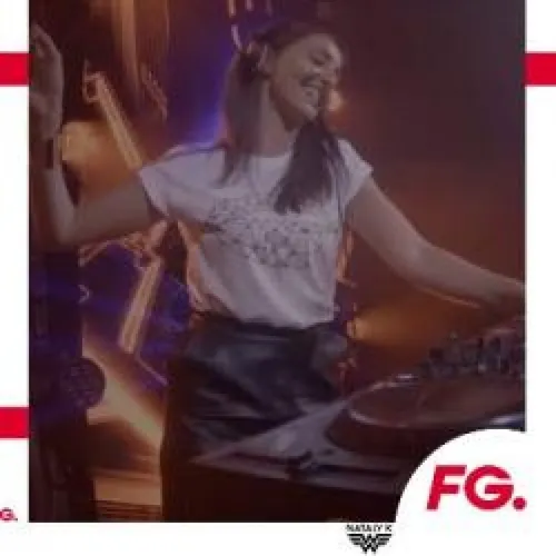 HAPPY HOUR DJ : NATALY K