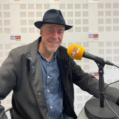 "Je suis un tout jeune artiste de 59 ans" : découvrez l'interview...