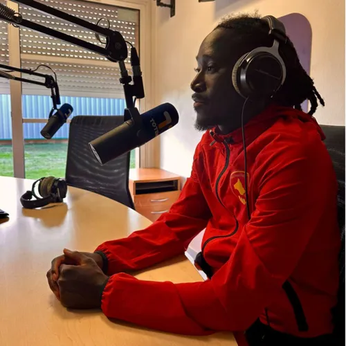 "On l'a fait pour lui" : Steven Luyambula dans le Club Sang et Or