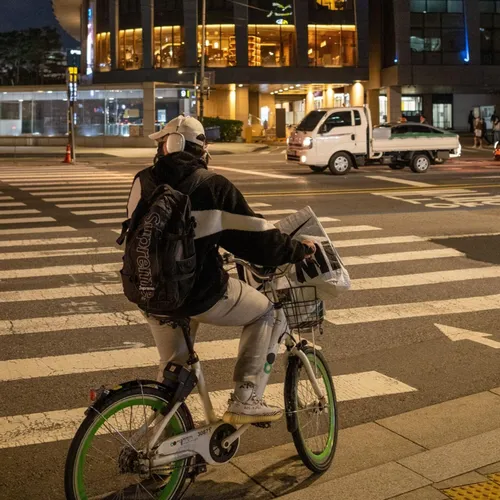 Les cyclistes peuvent-ils traverser un passage piéton sur leur vélo ?