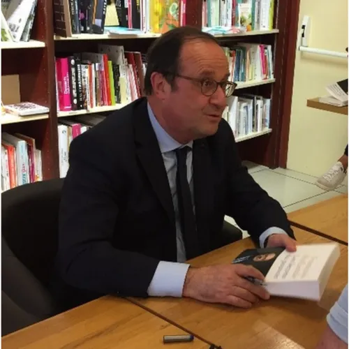 François Hollande répond aux questions de K6FM