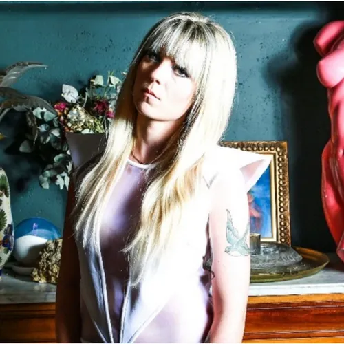 Découvrez la chanteuse Isïa Marie