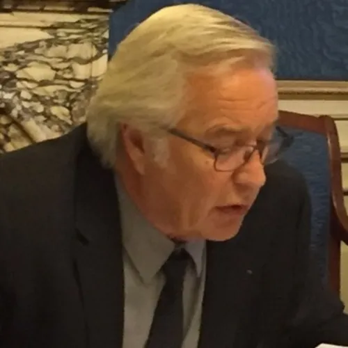 François Rebsamen fait le point sur l'ordre du jour du conseil...