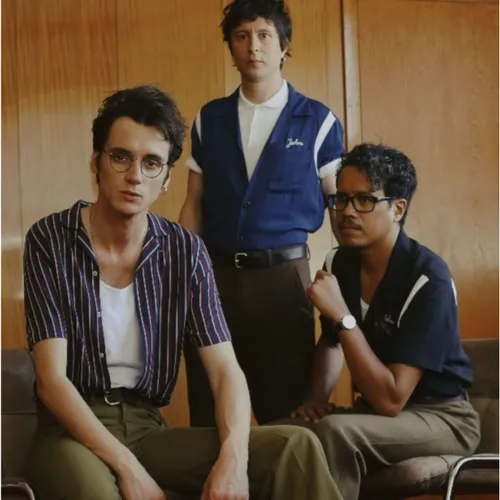 Découvrez le groupe Radio Elvis