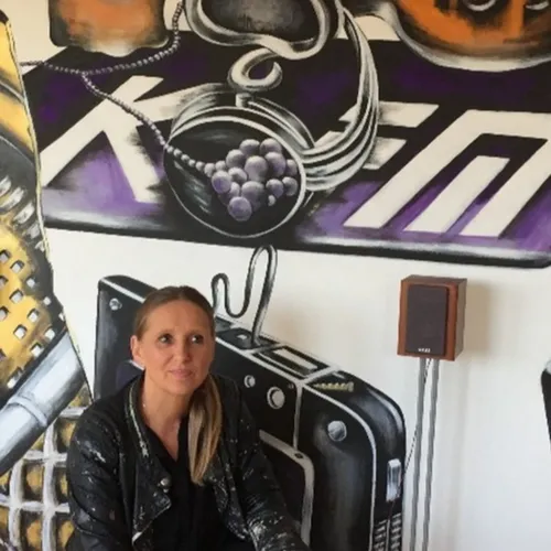 Cette artiste dijonnaise va peindre les halls d’immeuble