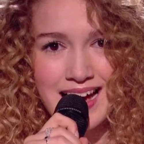 Découvrez la jeune chanteuse Ecco