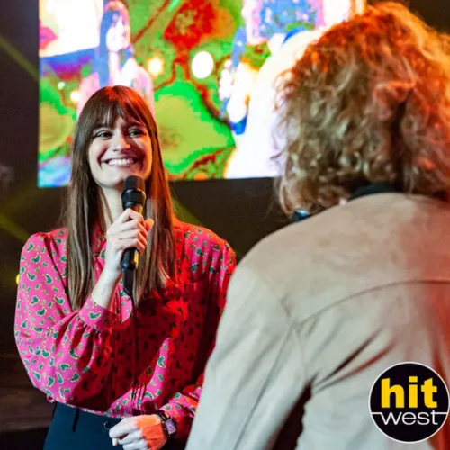 1H AVEC CLARA LUCIANI EN INTERVIEW SUR HIT WEST