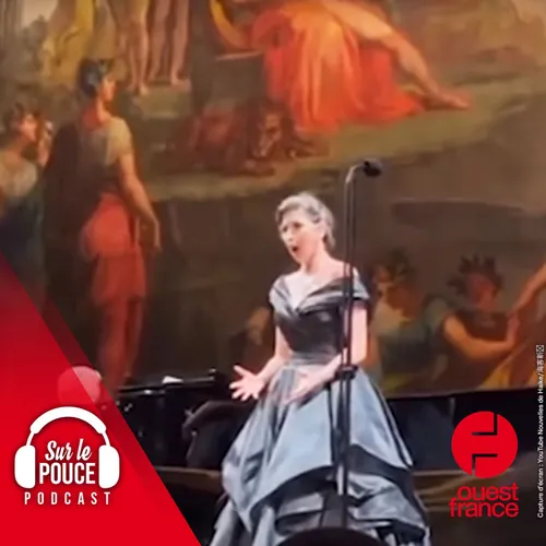 12 janvier 2022 - Un spectateur chante et vole la vedette à la...