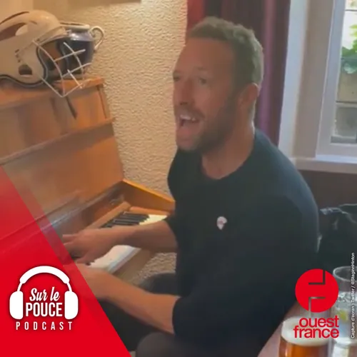 28 juin 2022 - Le chanteur de Coldplay repéré dans un pub anglais