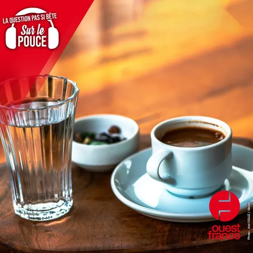 Pourquoi nous sert-on un verre d'eau quand on commande un café ?