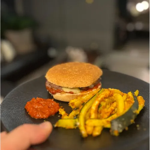 Journée internationale du Burger : le burger avec du pain et du...