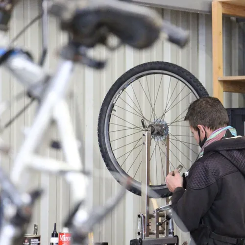 Un chantier d'insertion autour du vélo à Clohars Carnoët