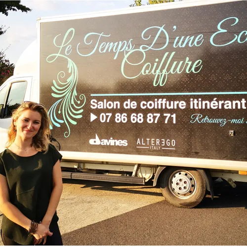 Elle sillonne l'Ille et Vilaine avec son salon de coiffure itinérant