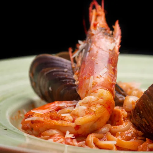 Recette: Langoustine marinées avec jus à la pâte de curry rouge et...