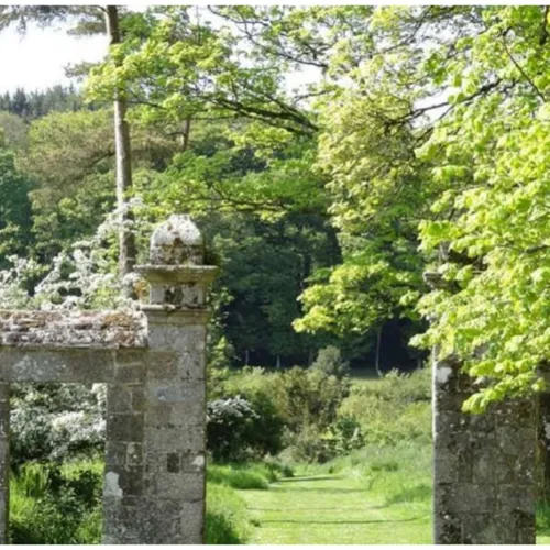 Une Abbaye au pied des monts d'Arrée