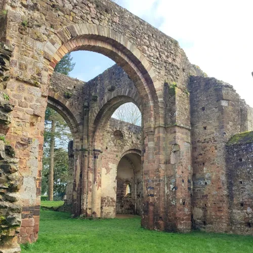 Une Abbaye au coeur de la forêt de Rennes