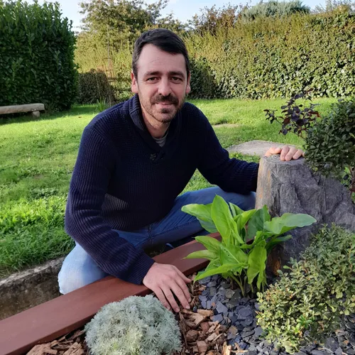 Florian veut ramener de la vie dans les cimetières