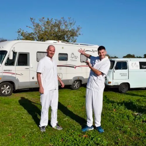 Julien et Wilfried : Aides-soignants et nomades